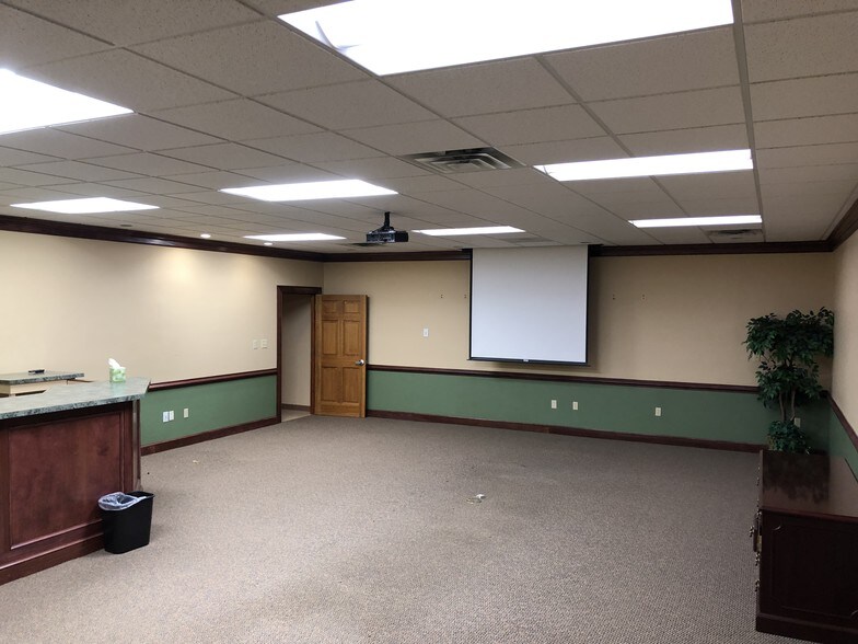 More Photos Of 433 E Commonwealth Blvd, Martinsville Medical For Lease