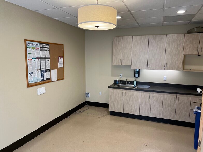 More Photos Of 2222 E Powell Blvd, Gresham Office For Sale