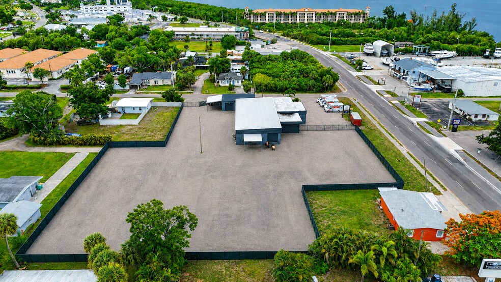 More Photos Of 25115 Marion Ave, Punta Gorda Warehouse For Lease
