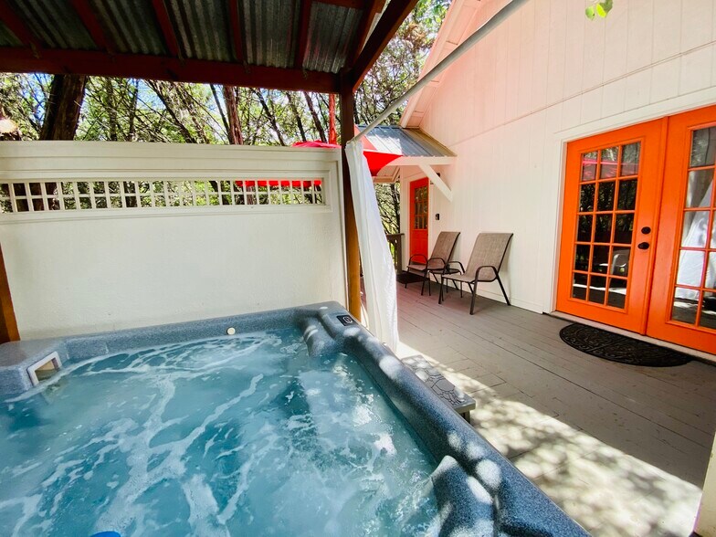 More Photos Of 104 Scudder Ln, Wimberley Hotel For Sale