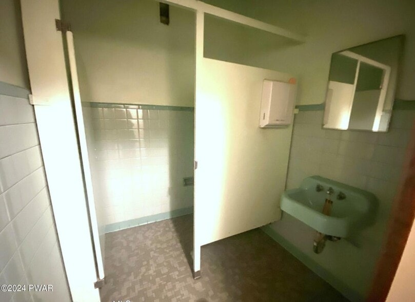 More Photos Of 920 Oak St, Scranton Medical For Sale