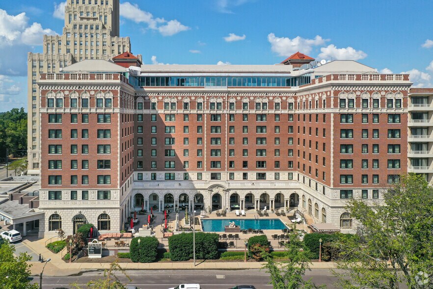 More Photos Of 212-232 N Kingshighway Blvd, Saint Louis Hotel For Lease