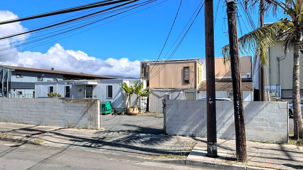 More Photos Of 659-669 Ahua St, Honolulu Warehouse For Lease