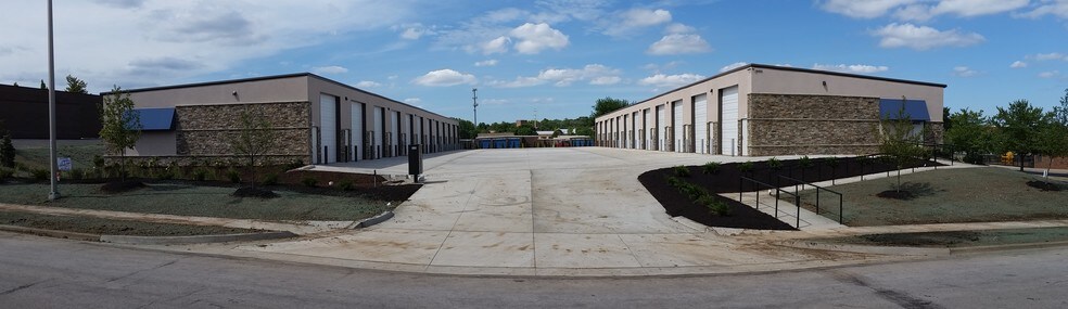 More Photos Of 8400 W 127th St, Overland Park Warehouse For Lease