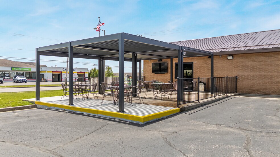 More Photos Of 689 Broadway, Berlin Restaurant For Sale