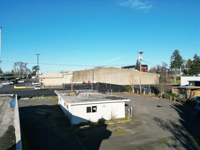More Photos Of 3212 Triangle Dr SE, Salem Freestanding For Sale