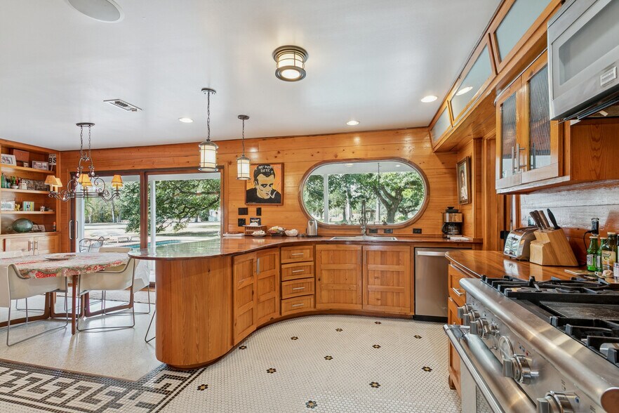 More Photos Of 701 S Military Rd, Slidell Specialty For Lease