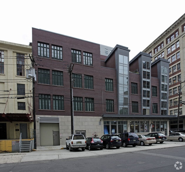 More Photos Of 140 Bay St, Jersey City Apartments For Lease