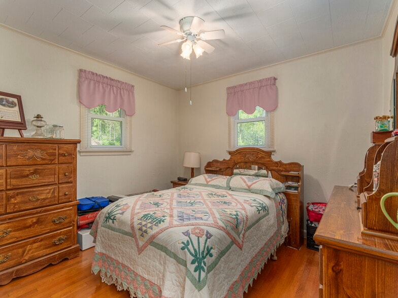 More Photos Of 96 Tower Ln, Waynesville Office For Sale