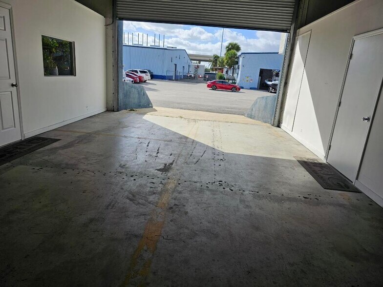 More Photos Of 3277 SE 14th Ave, Fort Lauderdale Warehouse For Lease