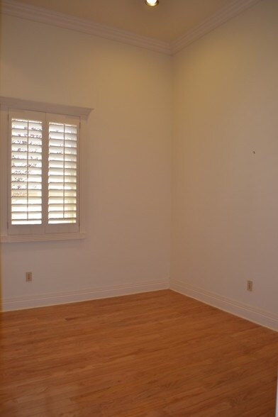 More Photos Of 154 N Festival Dr, El Paso Medical For Sale
