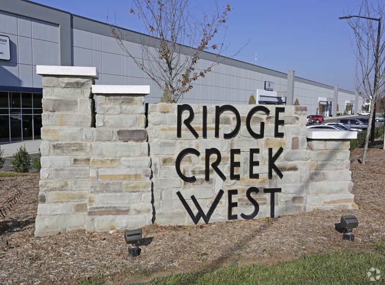 More Photos Of 10225 Western Ridge Rd, Charlotte Distribution For Lease