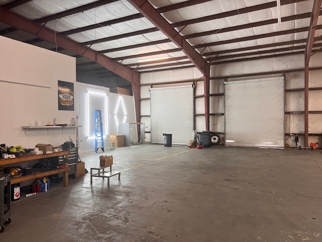 More Photos Of 4050-4060 Louis Ave, Holiday Warehouse For Lease