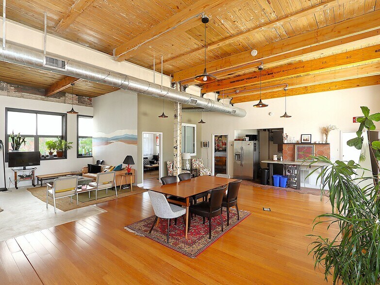 More Photos Of 2831 E Grand Blvd, Detroit Warehouse For Sale