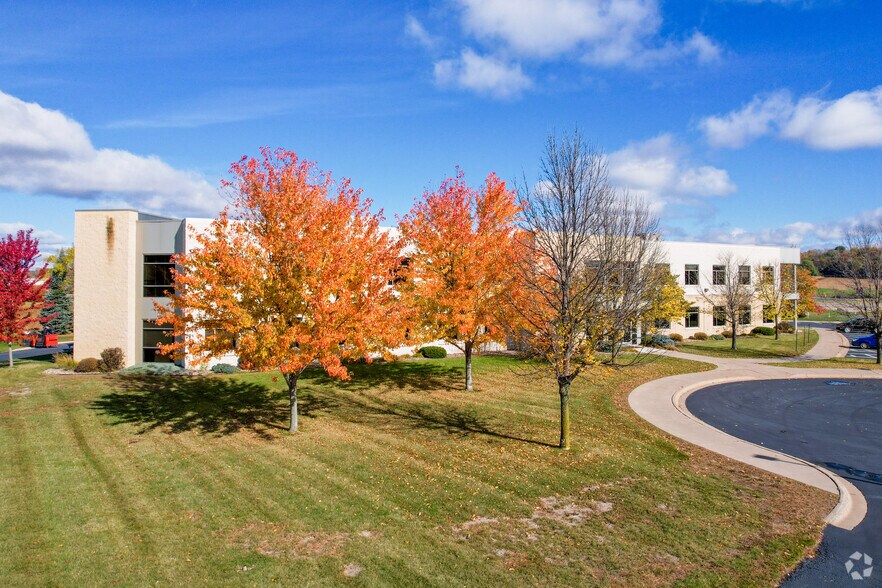 More Photos Of 625 Whitetail Blvd, River Falls Office For Lease