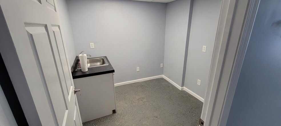 More Photos Of 3374 E Atherton Rd, Burton Freestanding For Lease