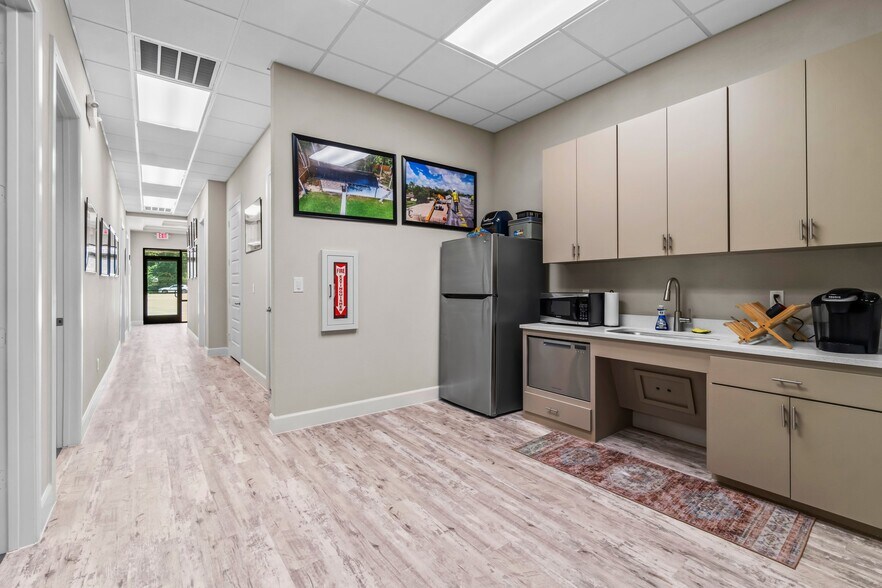 More Photos Of 28809 Hardin Store Rd, Magnolia Office For Sale