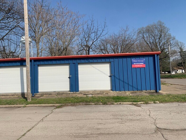 More Photos Of 100 E Lee St, Hayti Self Storage For Sale