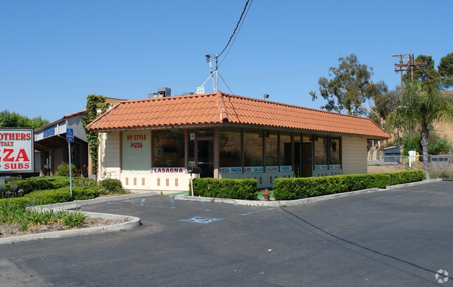 More Photos Of 986 E Vista Way, Vista Restaurant For Lease