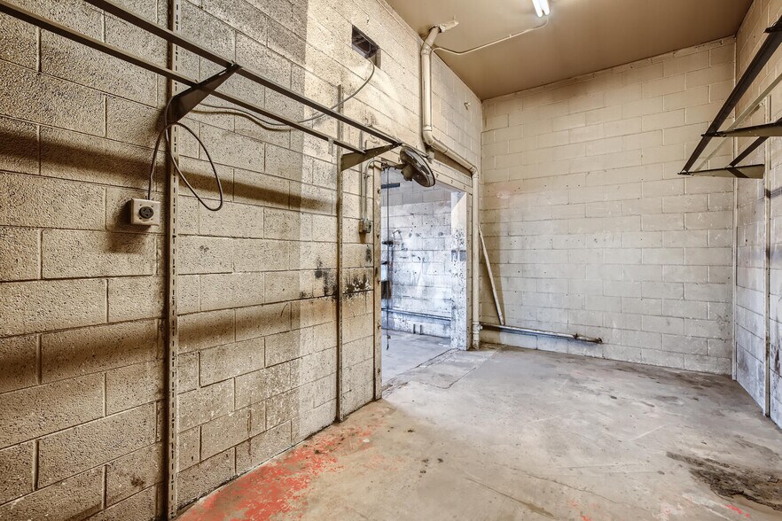 More Photos Of 404 S Circle Dr, Colorado Springs Auto Repair For Sale