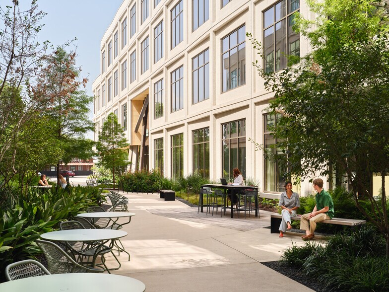 More Photos Of 3232 E Cesar Chavez St, Austin Unknown For Lease