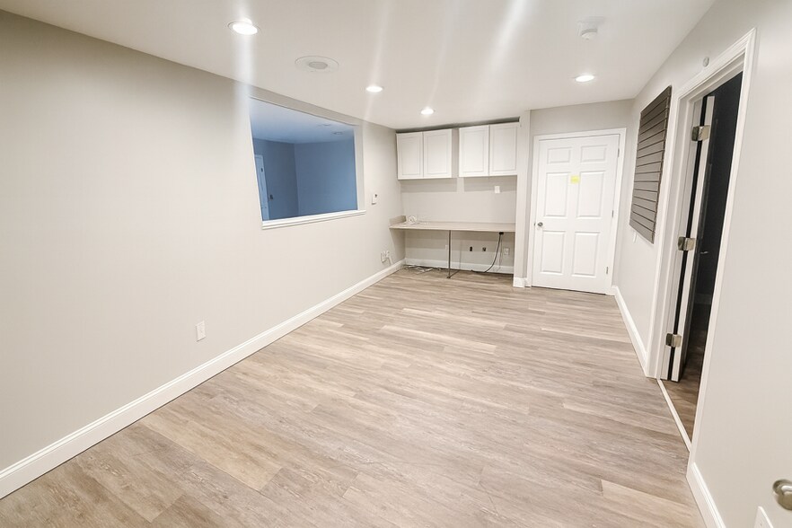 More Photos Of 111 W Camphor Ave, Foley Office For Lease