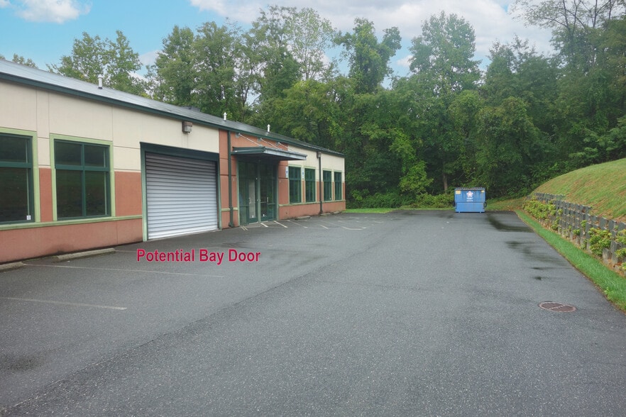 More Photos Of 2129 Pulaski Hwy, Havre De Grace Showroom For Lease