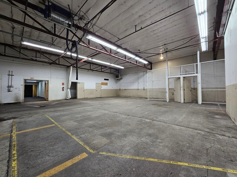 More Photos Of 1790 Front St NE, Salem Service For Lease