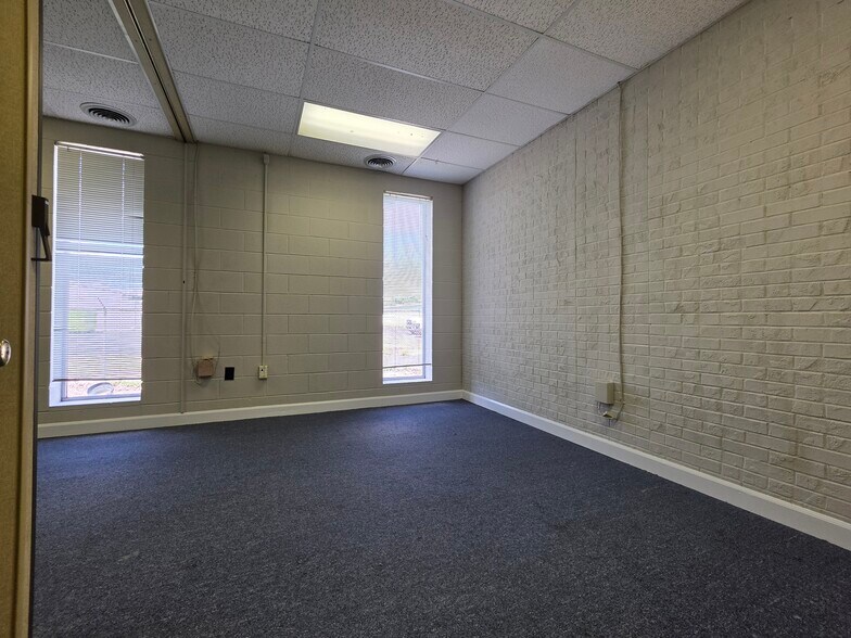 More Photos Of 404 St Andrews Dr, Greenville Office For Lease