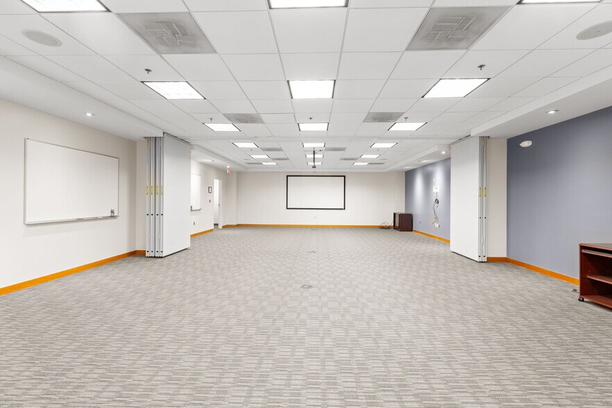 More Photos Of 10 Center St, Stafford Office For Lease