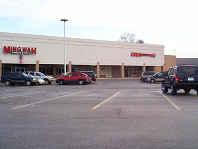 More Photos Of 4235-4239 E 12 Mile Rd, Warren Storefront For Lease