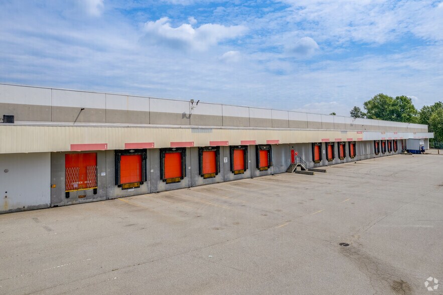 More Photos Of 7260 Winston St, Burnaby Light Distribution For Lease