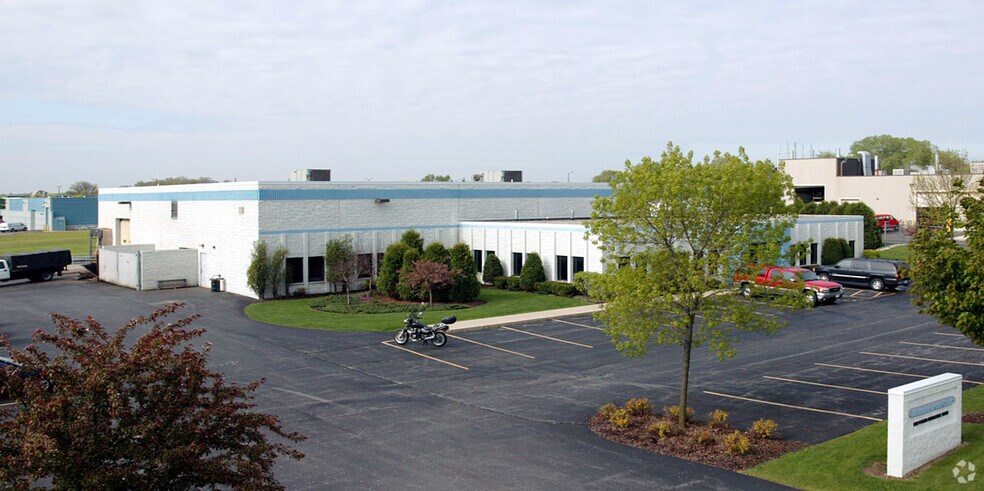 More Photos Of N52W13821 Northpark Dr, Menomonee Falls Warehouse For Lease