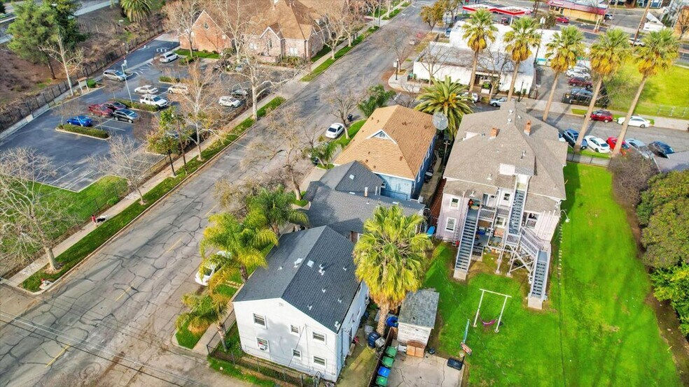 More Photos Of 2611 Alhambra, Sacramento Apartments For Sale