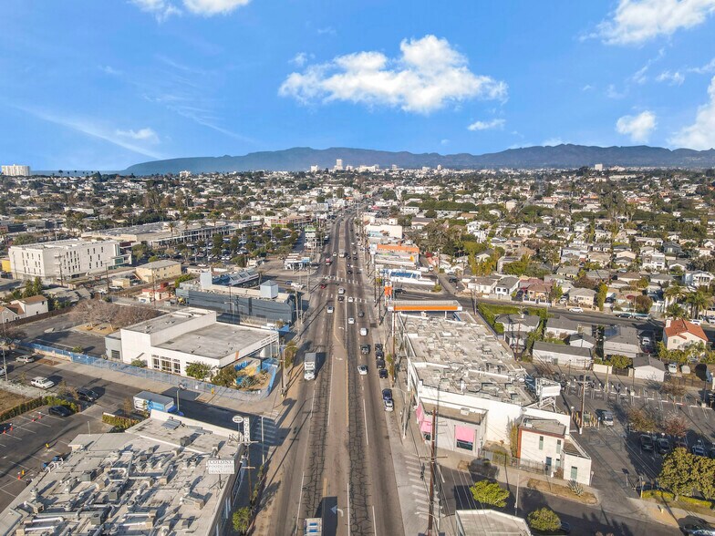 More Photos Of 328 Lincoln Blvd, Venice Storefront Retail Residential For Sale