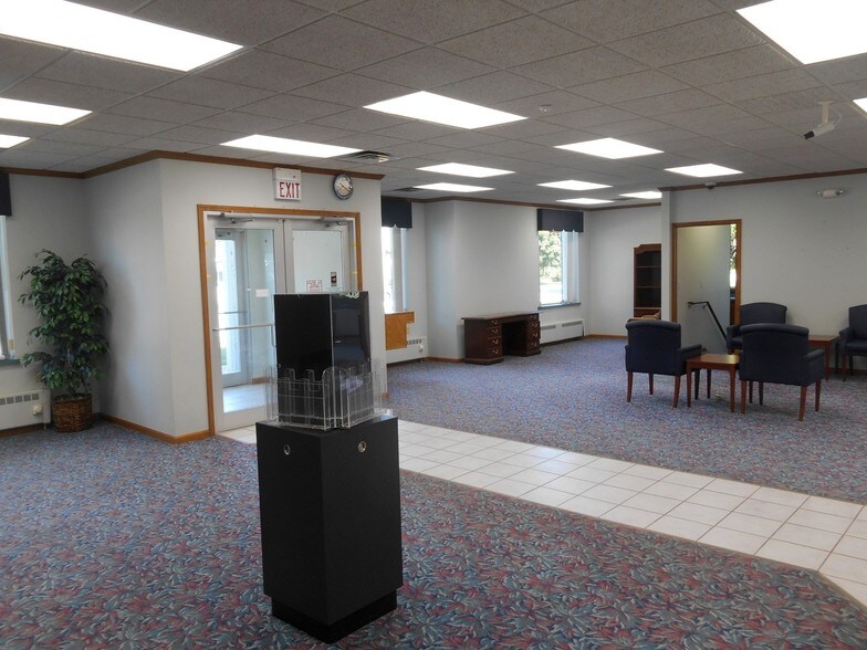 More Photos Of 6586 Center St, Unionville Bank For Sale