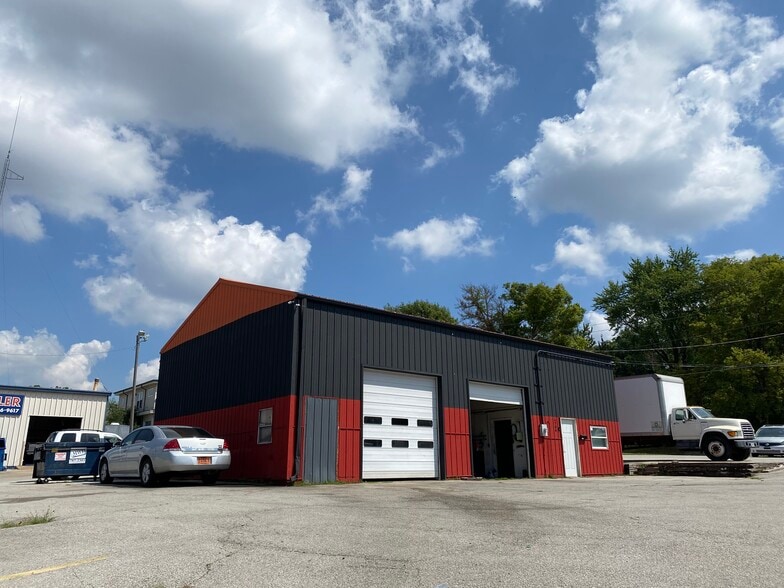 Primary Photo Of 4706 12th St, Rock Island Auto Dealership For Sale