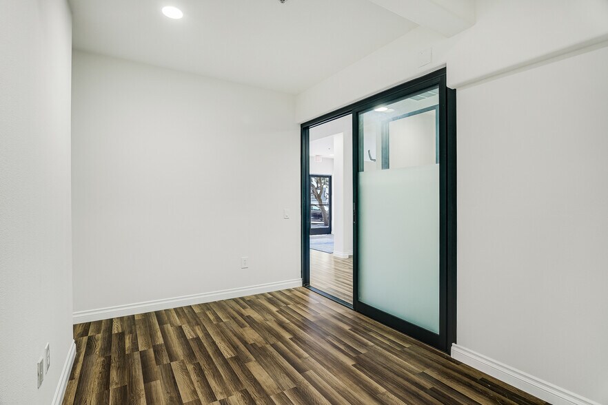 More Photos Of 928-950 Hornblend St, San Diego Office For Sale
