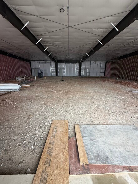 More Photos Of 2420 S 8th St, Rogers Flex For Lease