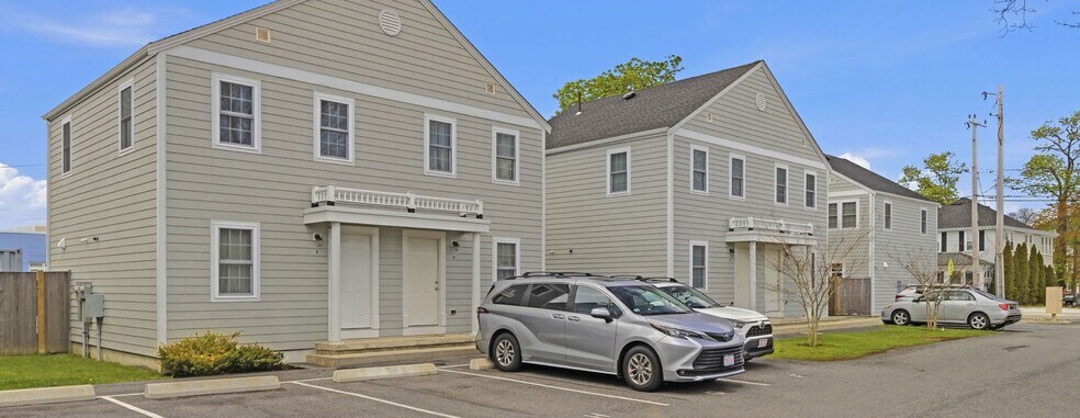 More Photos Of 39 Pearl St, Hyannis Apartments For Sale