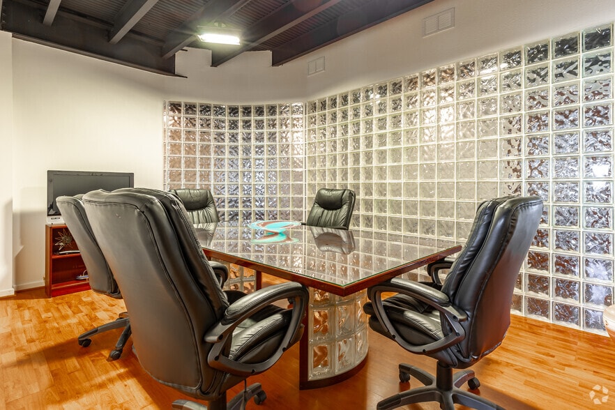 More Photos Of 2705 Swiss Ave, Dallas Loft Creative Space For Sale