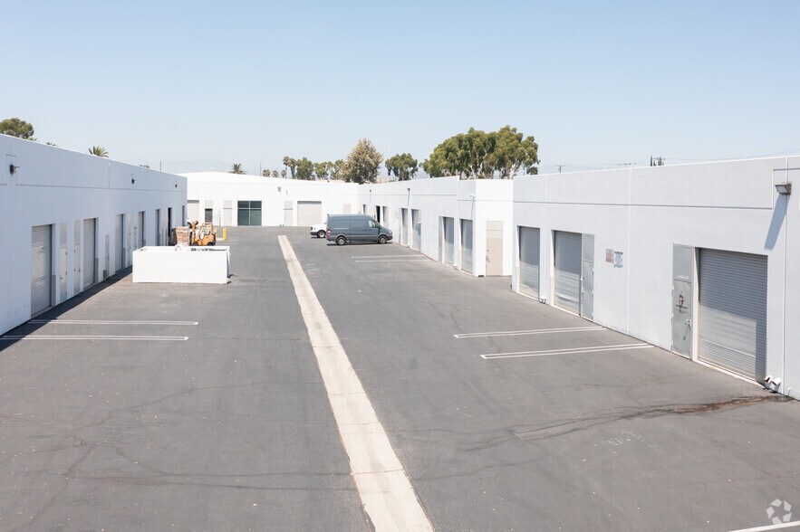 More Photos Of 14555 Valley View Ave, Santa Fe Springs Light Manufacturing For Lease