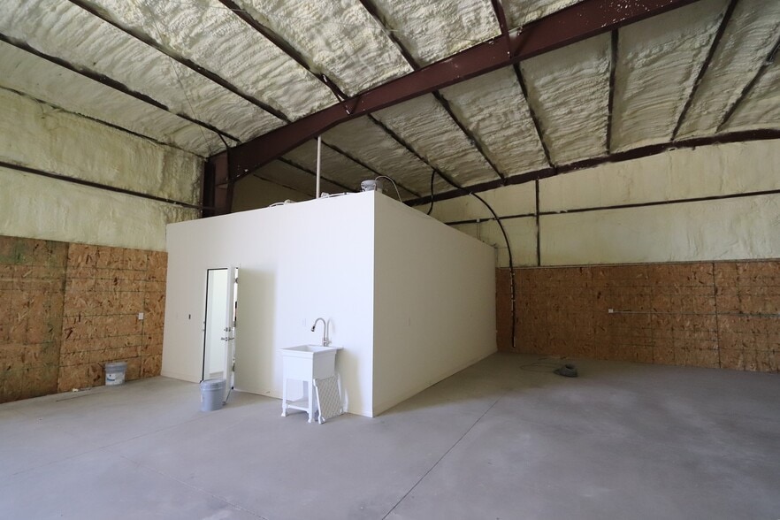 More Photos Of 3942 Frontage rd, Bullhead City Warehouse For Sale