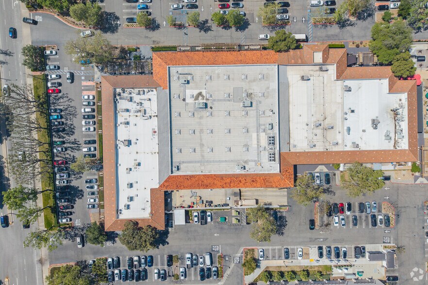 More Photos Of 982-1014 S Westlake Blvd, Westlake Village General Retail For Lease