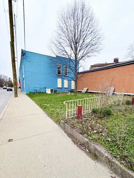 More Photos Of 5501 E Washington St, Indianapolis Storefront Retail Office For Sale