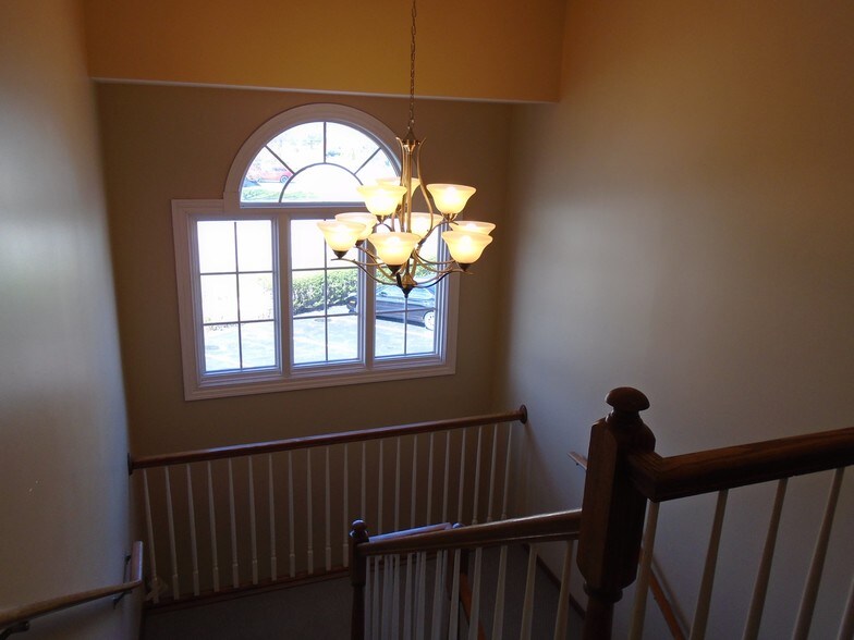 More Photos Of 33 Waukegan Rd, Lake Bluff Office For Sale