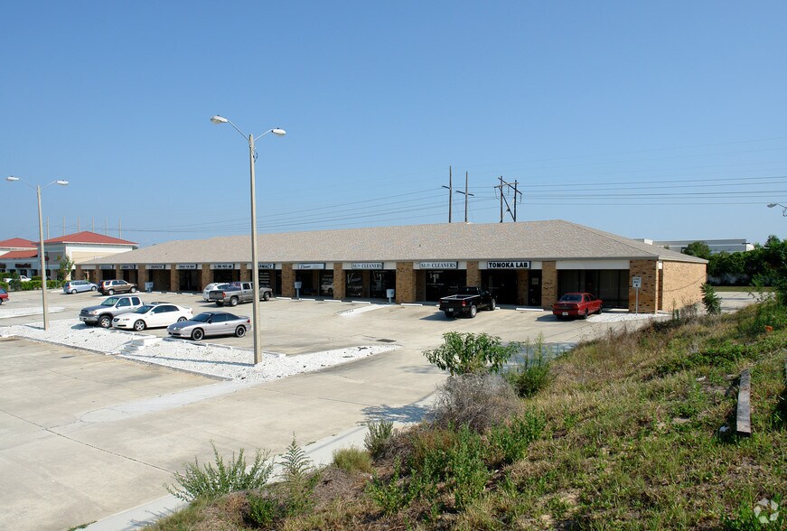 More Photos Of 1209 Saxon Blvd, Orange City Restaurant For Lease