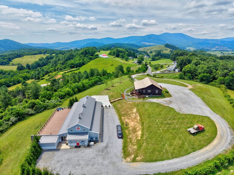 More Photos Of 639 Wagon Wheel Rd, Elk Creek Lodge Meeting Hall For Sale