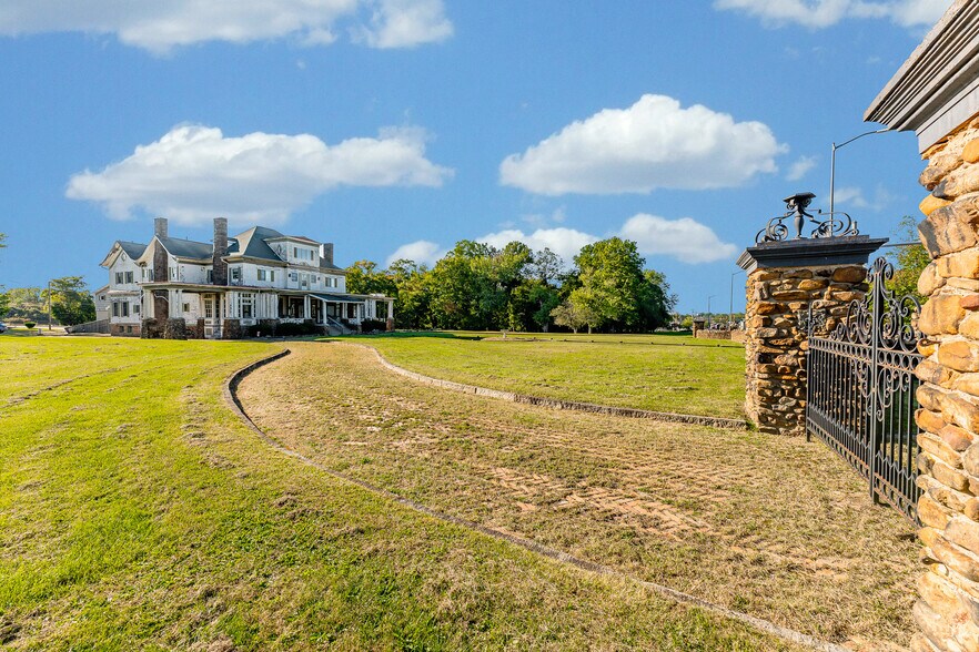 More Photos Of 1266 National Pike, Hopwood Apartments For Sale