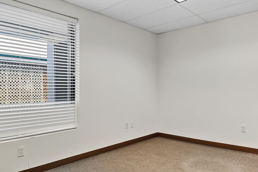 More Photos Of 114 Village Pl, Dillon Office For Lease